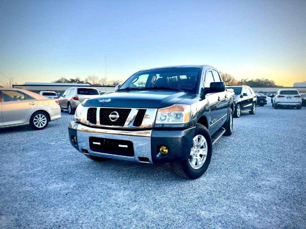 2010 Nissan Titan XE Crew Cab 2WD SWB