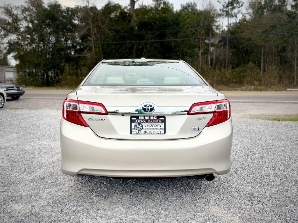 Toyota Camry Hybrid XLE 2014