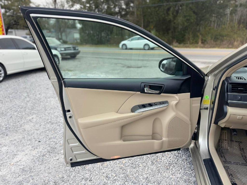 Toyota Camry Hybrid XLE 2014