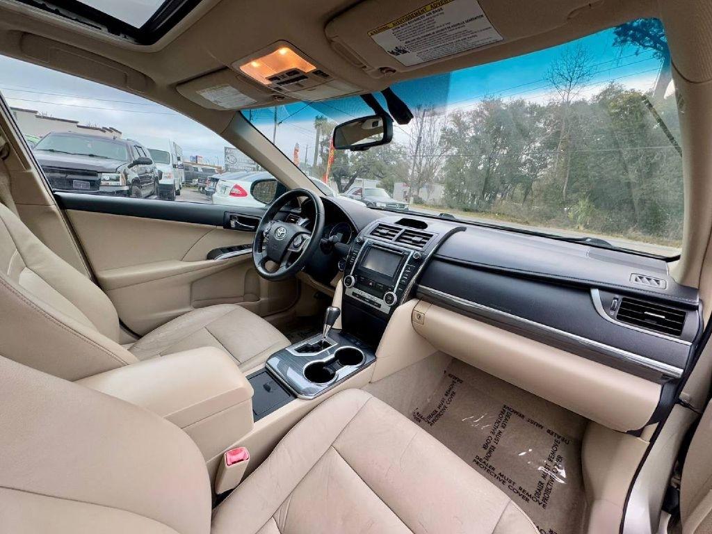 Toyota Camry Hybrid XLE 2014