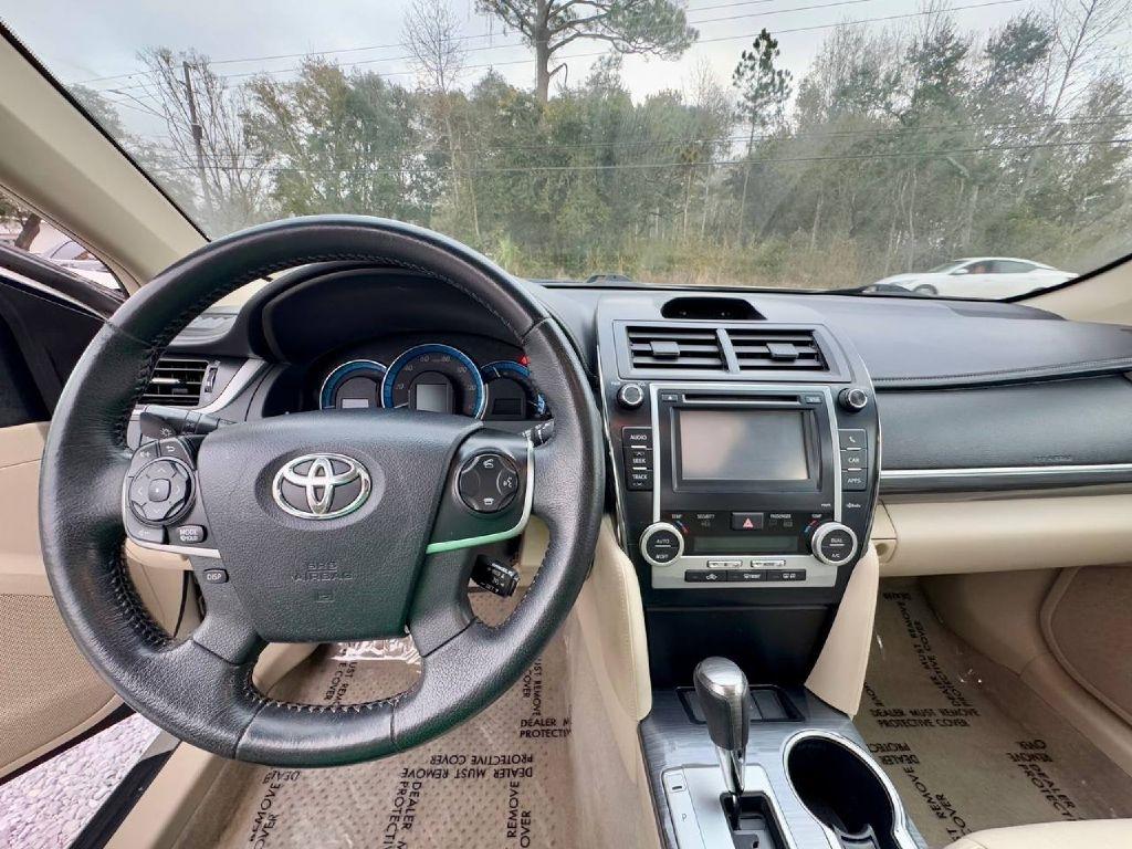 Toyota Camry Hybrid XLE 2014