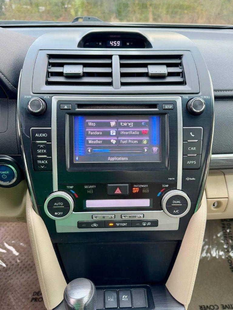 Toyota Camry Hybrid XLE 2014