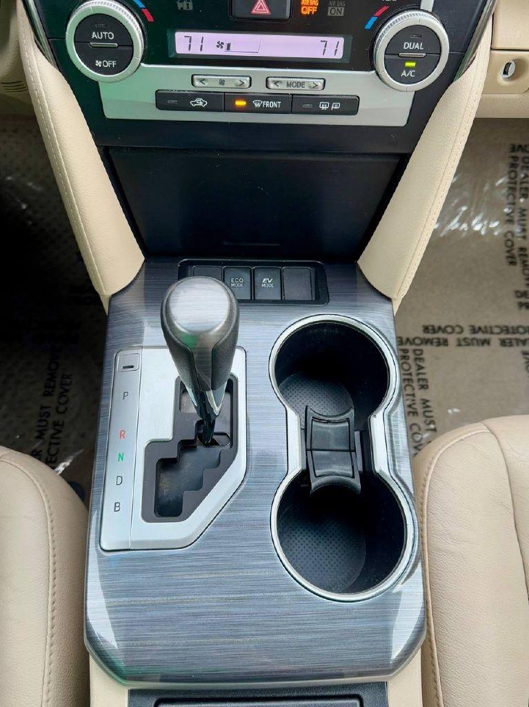 Toyota Camry Hybrid XLE 2014