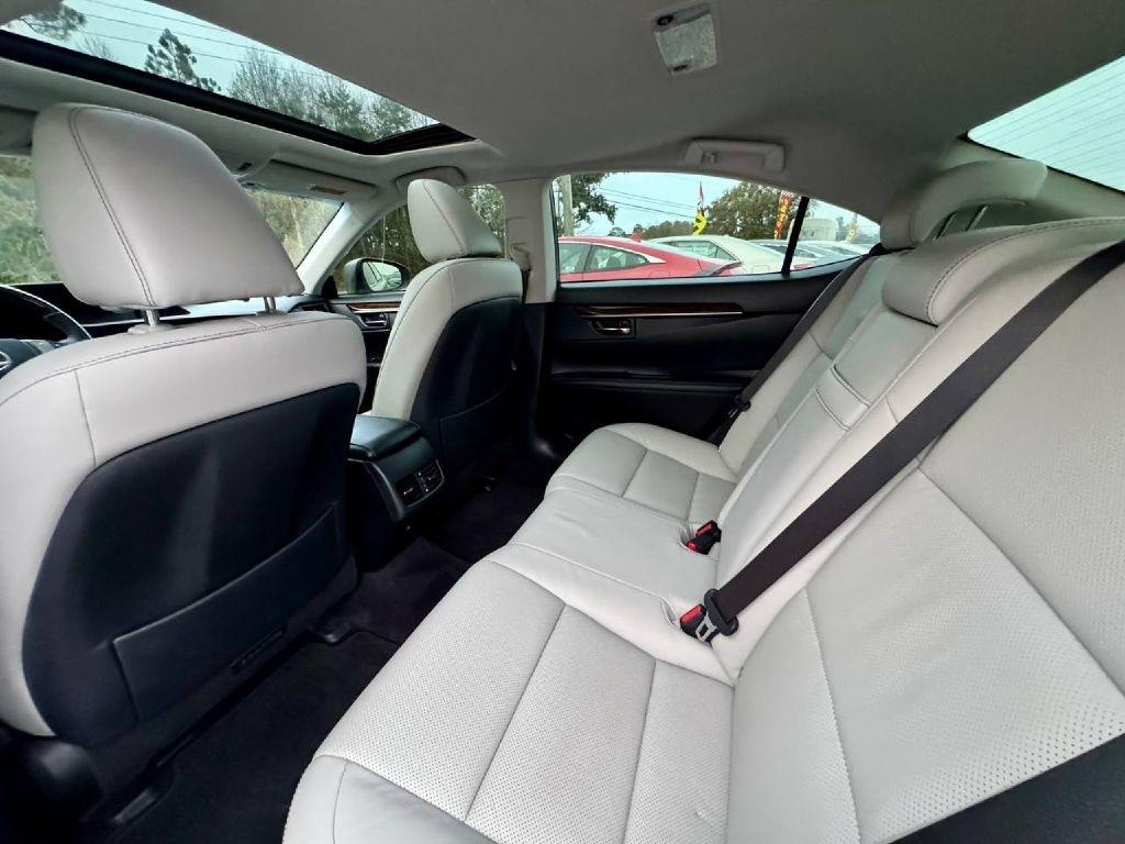 Lexus ES 350 Sedan 2015