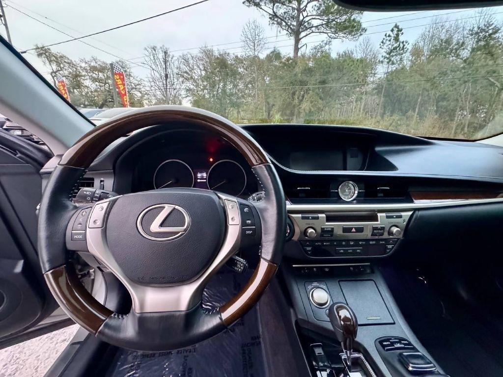 Lexus ES 350 Sedan 2015