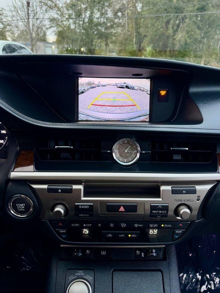 Lexus ES 350 Sedan 2015