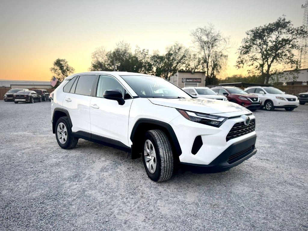Toyota RAV4 LE 2024