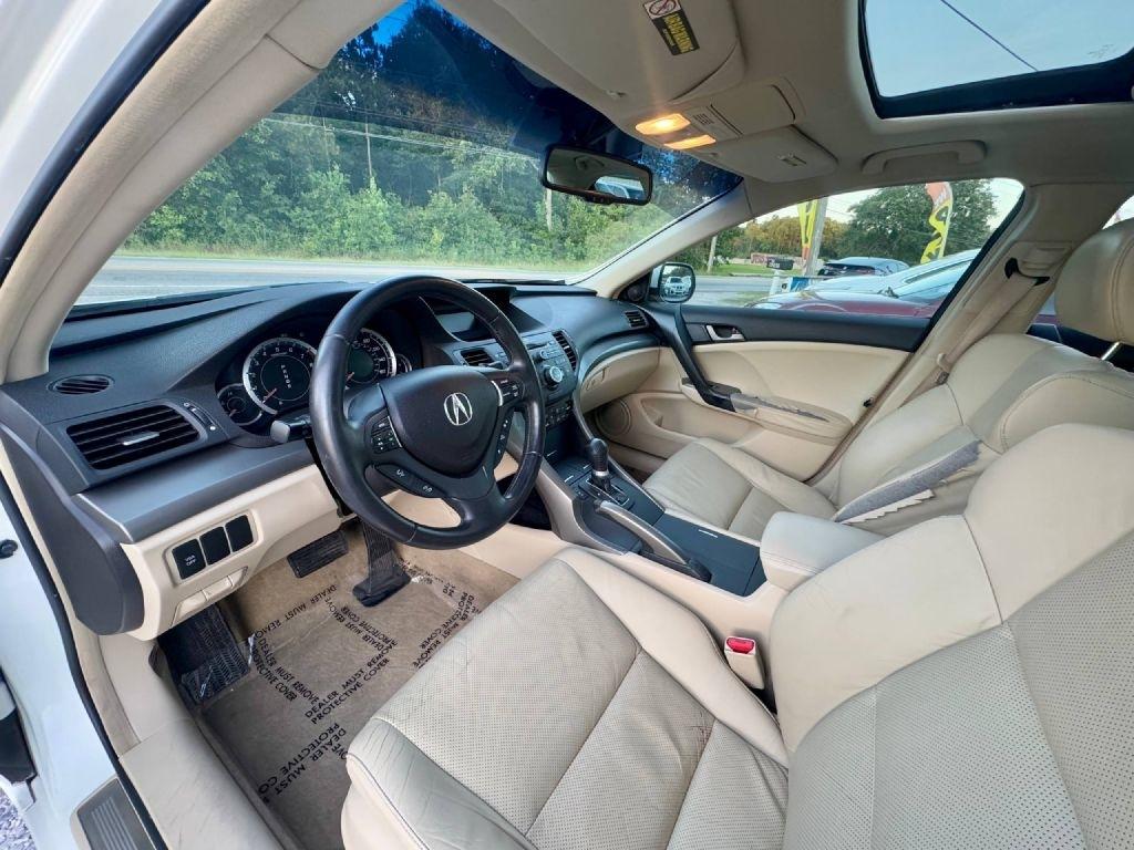 Acura TSX 5-Speed AT with Tech Package 2009