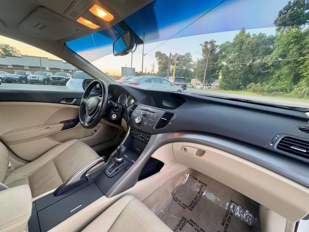 Acura TSX 5-Speed AT with Tech Package 2009