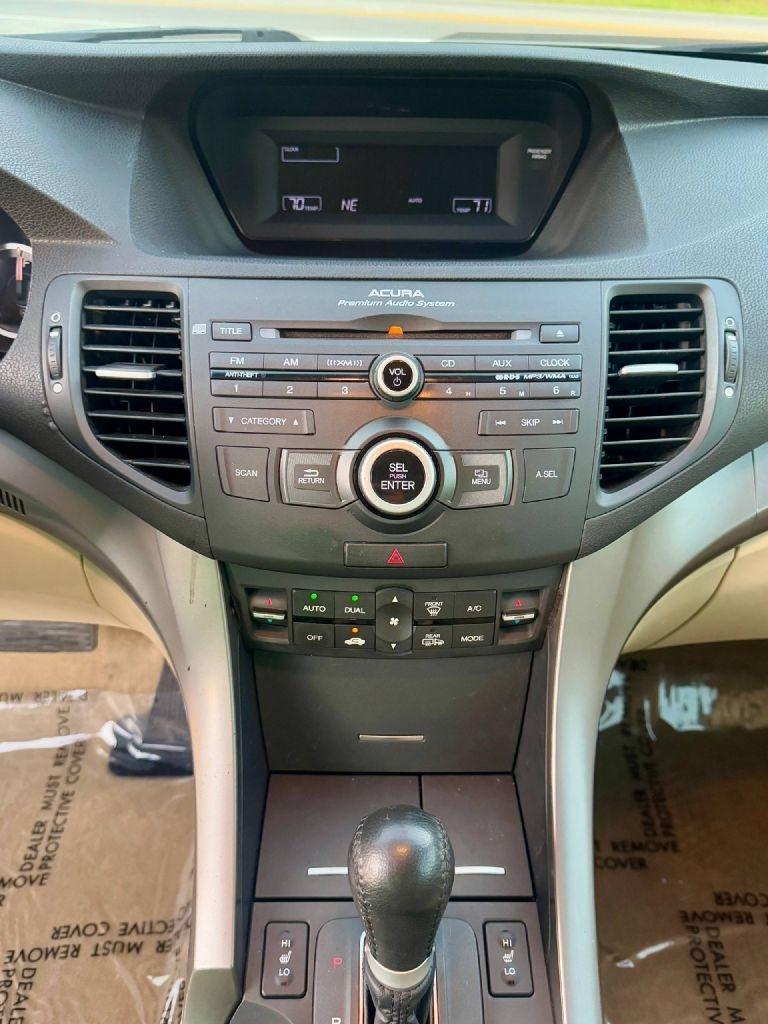 Acura TSX 5-Speed AT with Tech Package 2009
