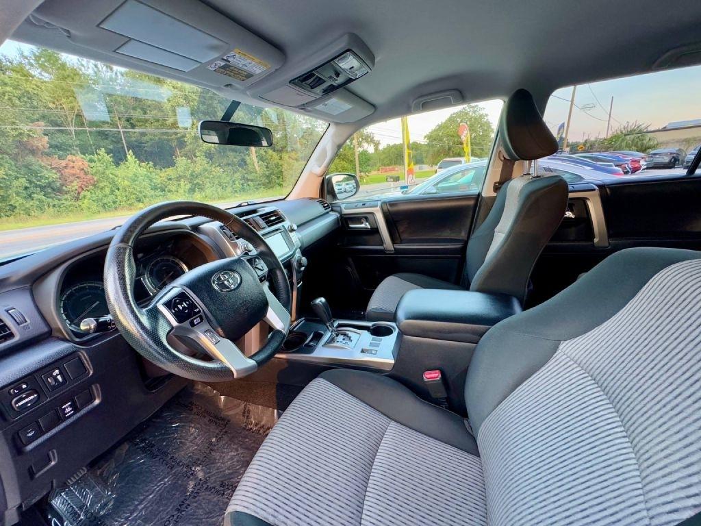 Toyota 4Runner SR5 2WD 2018