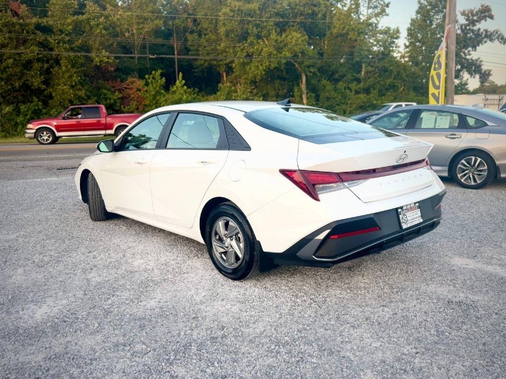 Hyundai Elantra SE 2025