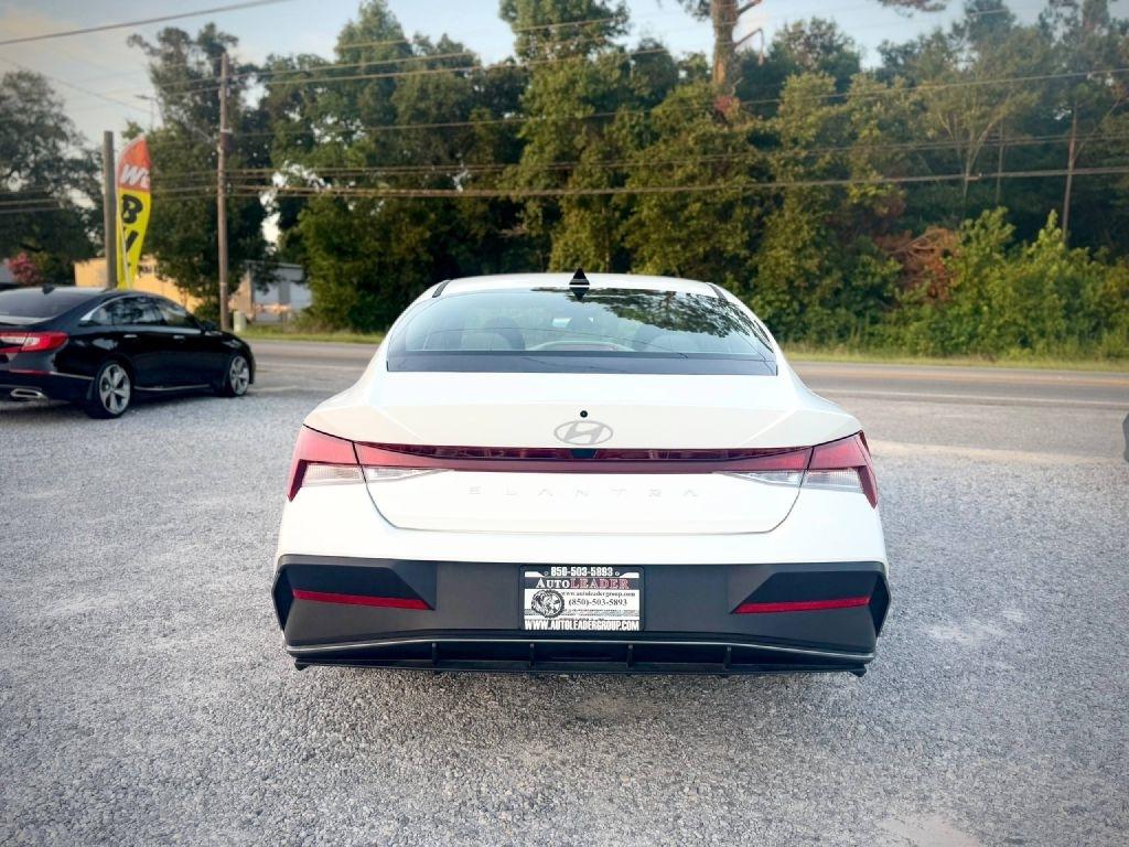 Hyundai Elantra SE 2025