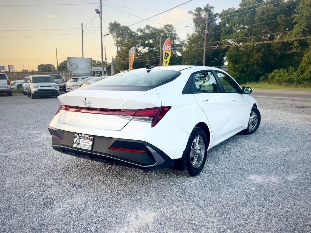 Hyundai Elantra SE 2025