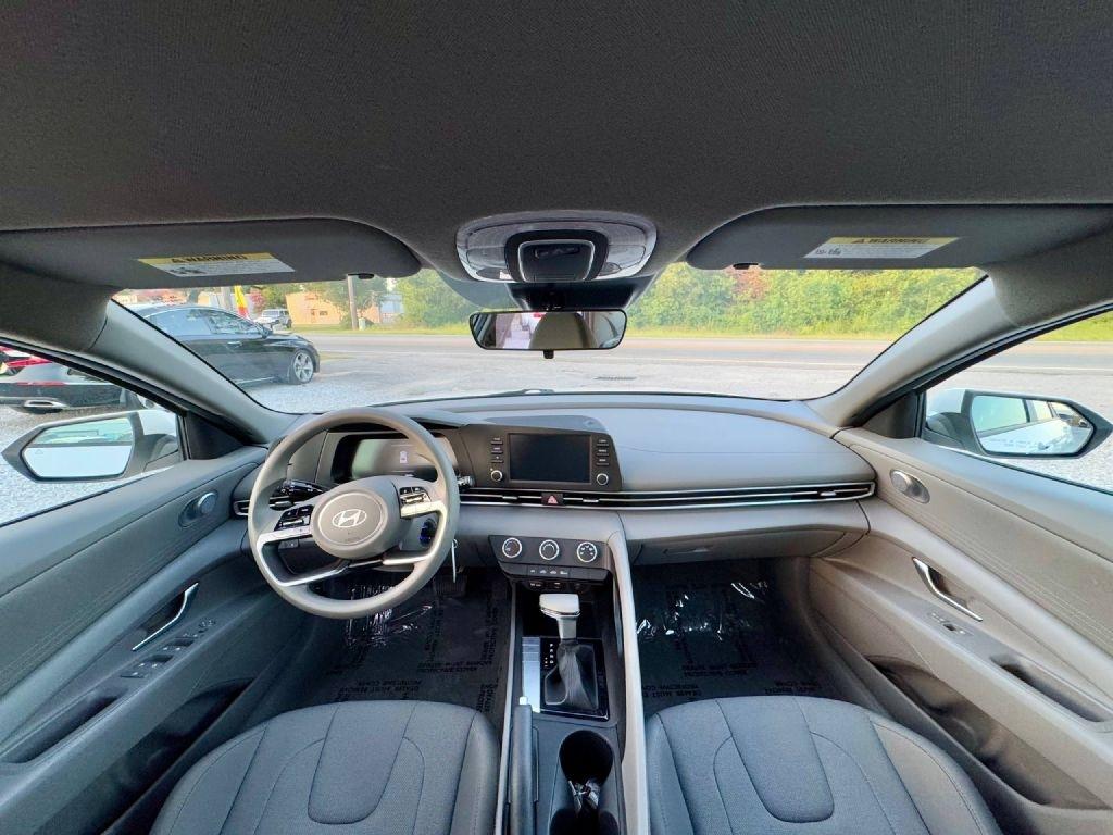 Hyundai Elantra SE 2025