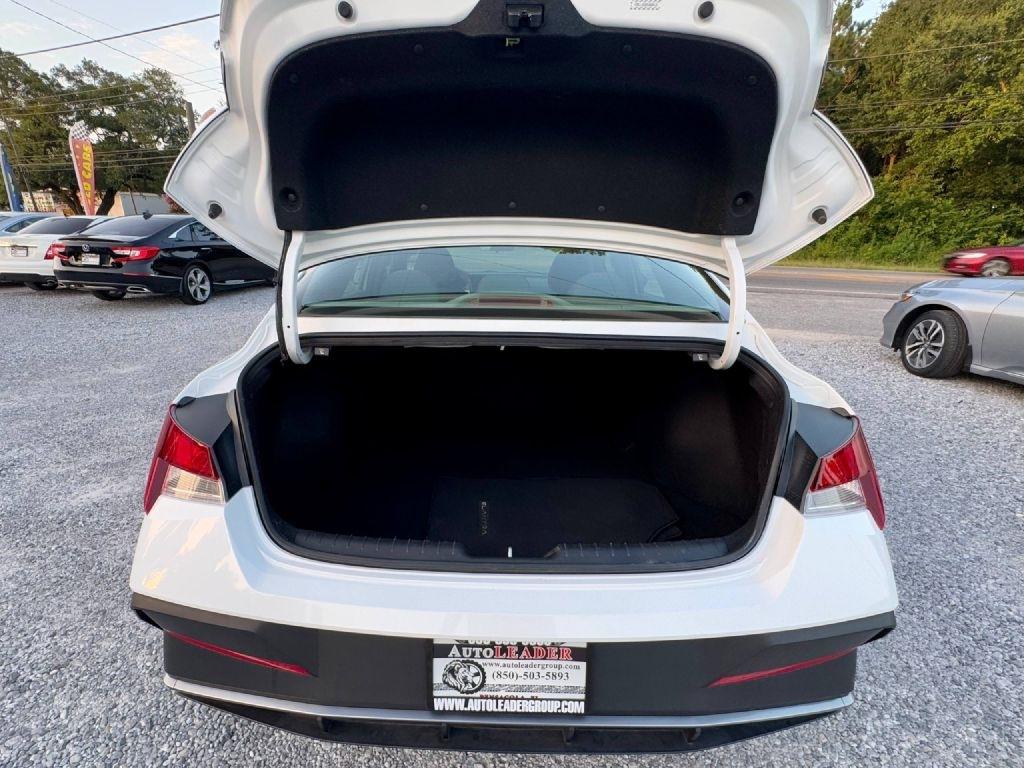 Hyundai Elantra SE 2025