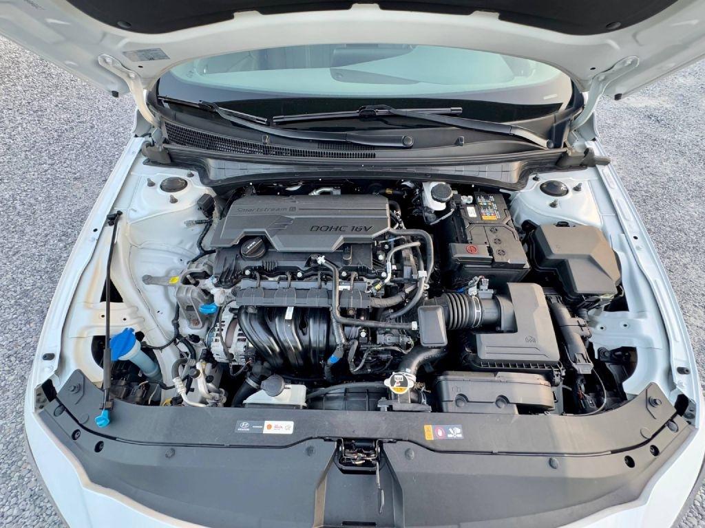 Hyundai Elantra SE 2025