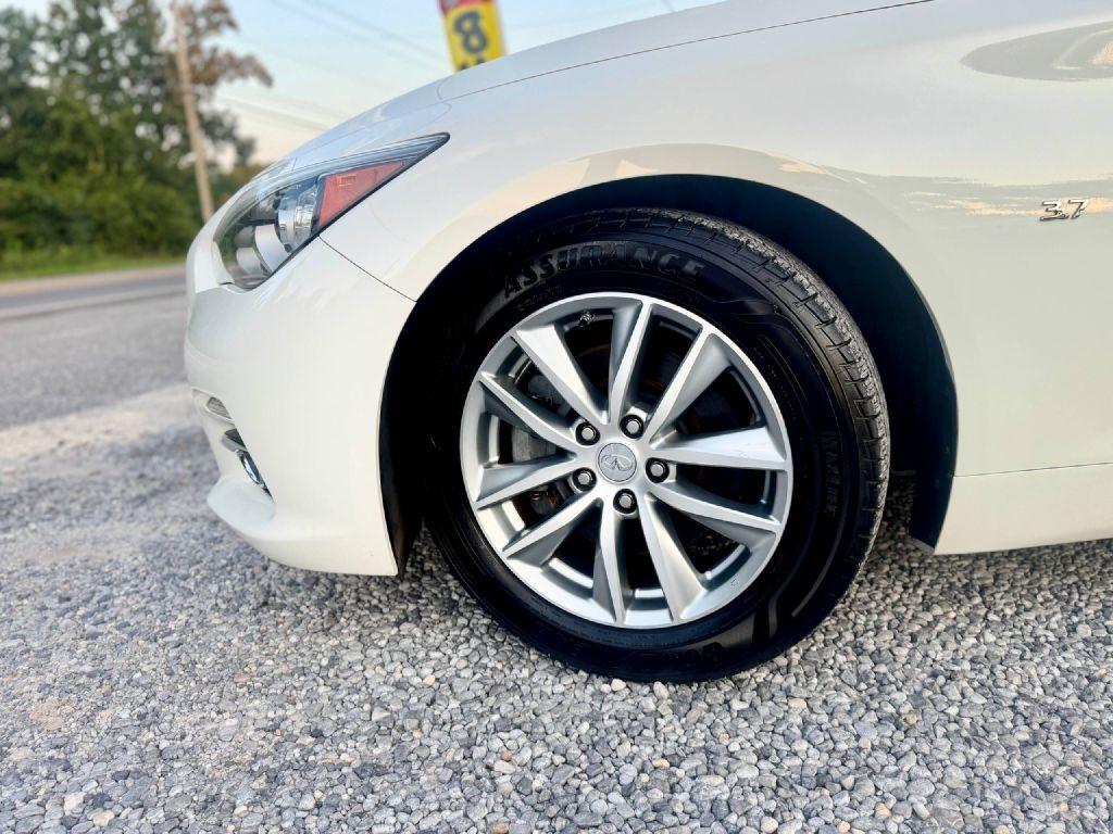 Infiniti Q50 Base 2015