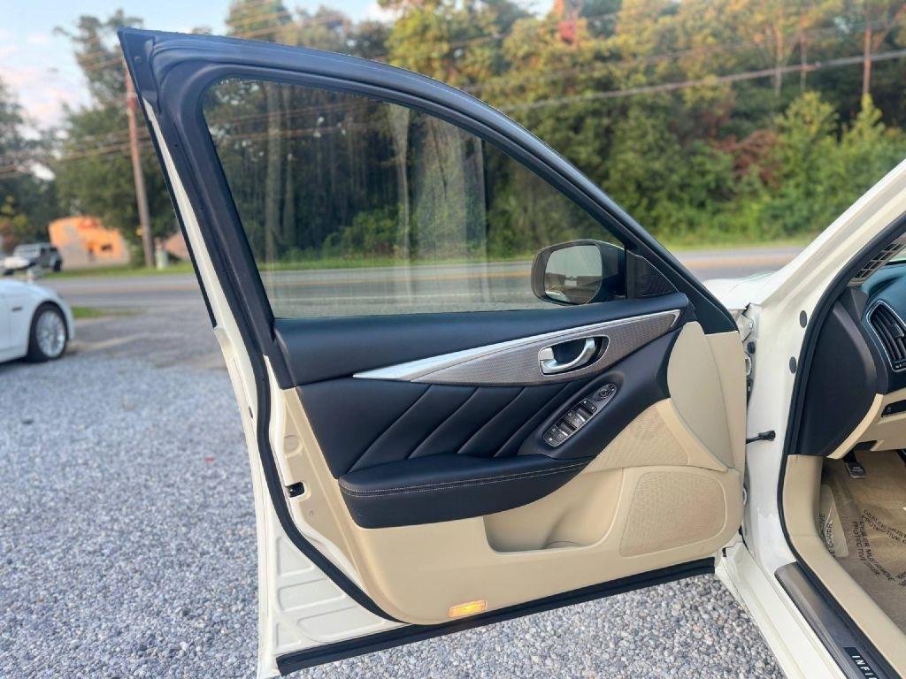 Infiniti Q50 Base 2015