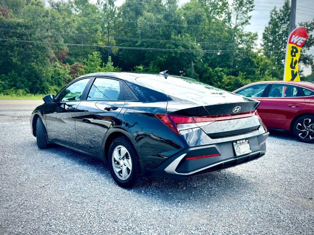 Hyundai Elantra SE 2025