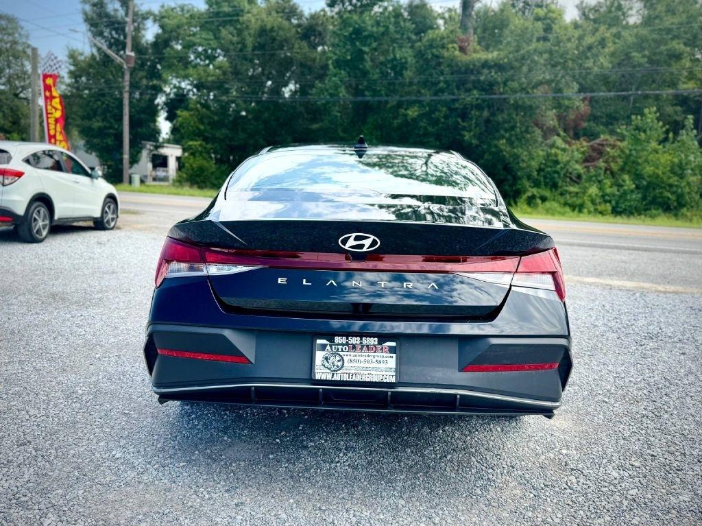 Hyundai Elantra SE 2025