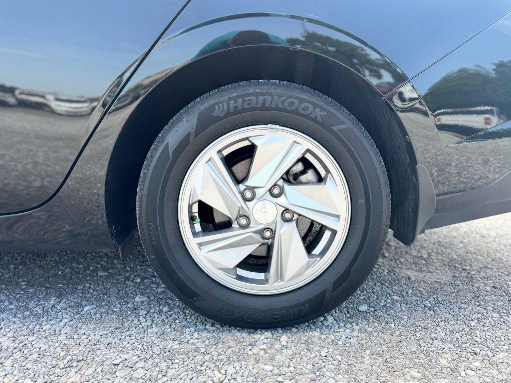 Hyundai Elantra SE 2025