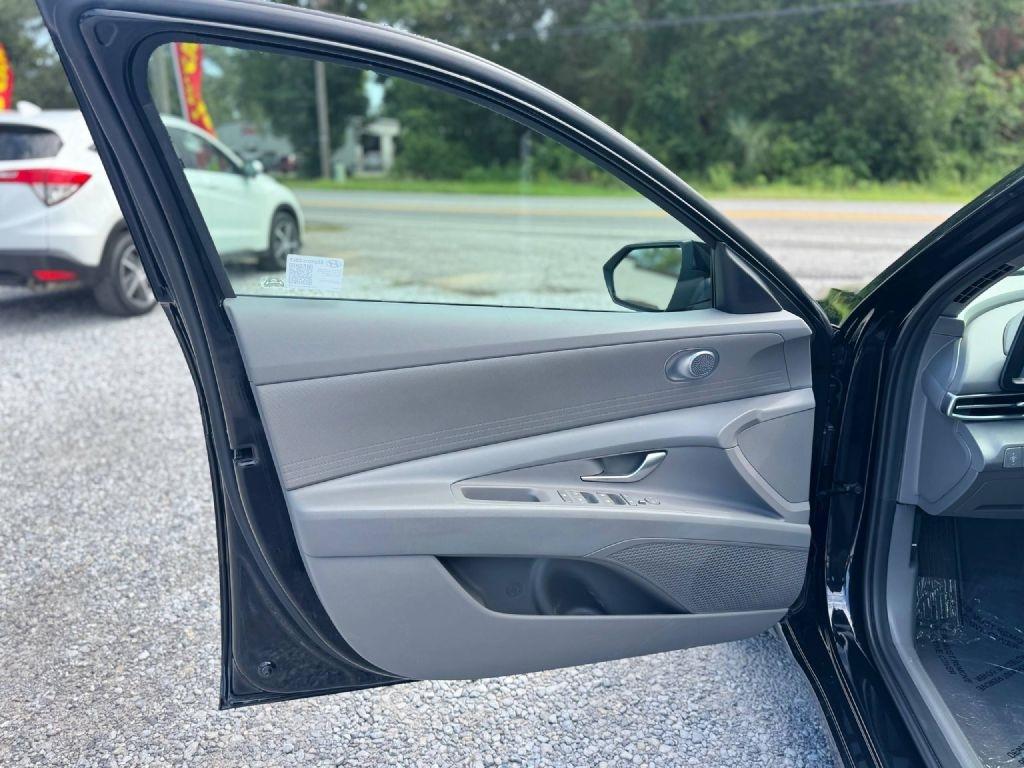 Hyundai Elantra SE 2025