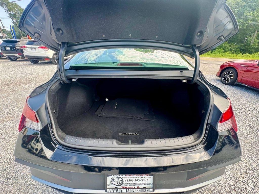 Hyundai Elantra SE 2025