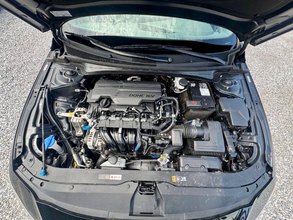 Hyundai Elantra SE 2025