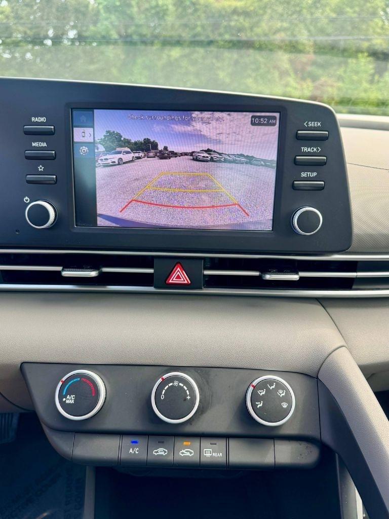 Hyundai Elantra SE 2025