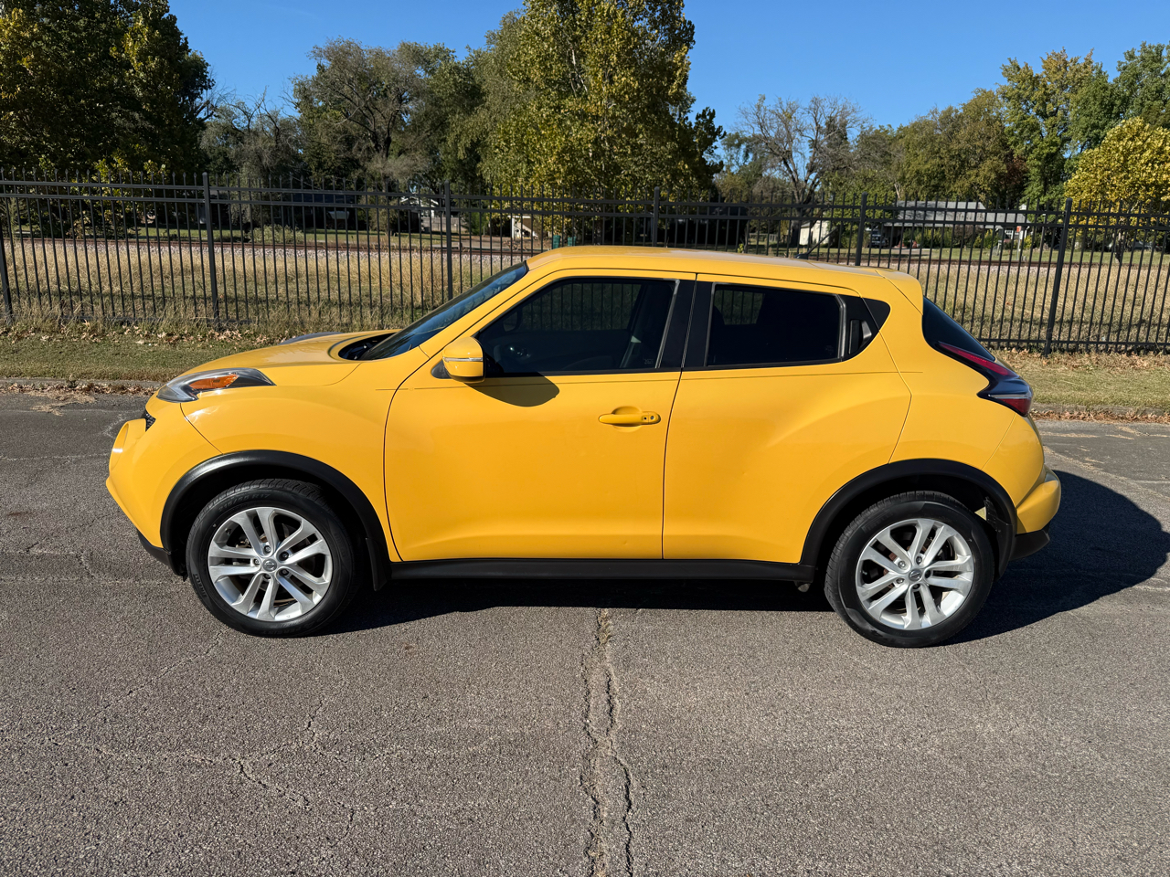 Nissan Juke S FWD 2015 Nissan Juke S FWD 2015