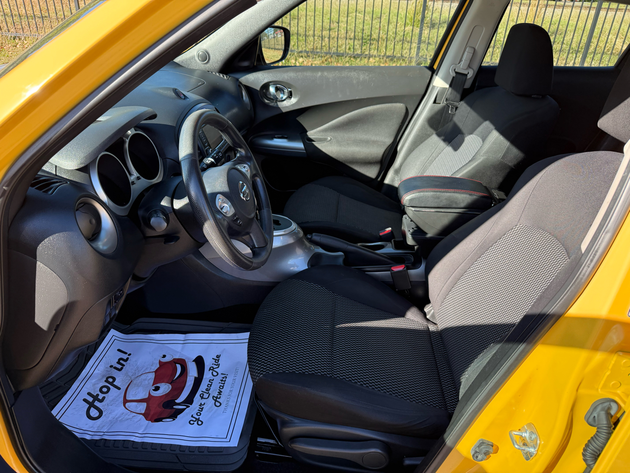 Nissan Juke S FWD 2015 Nissan Juke S FWD 2015