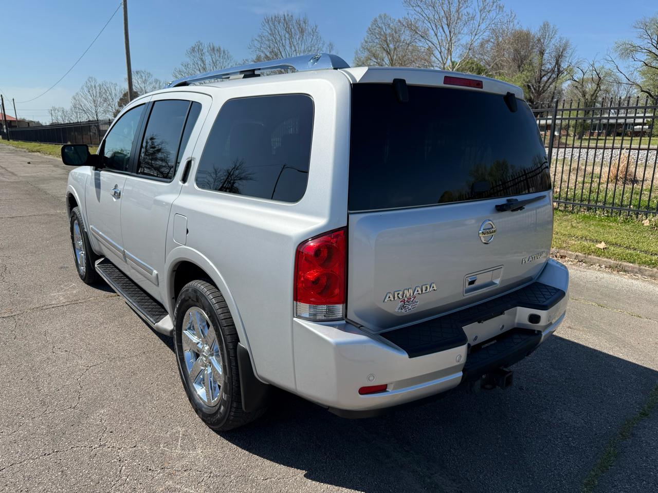 Nissan Armada SL 4WD 2012