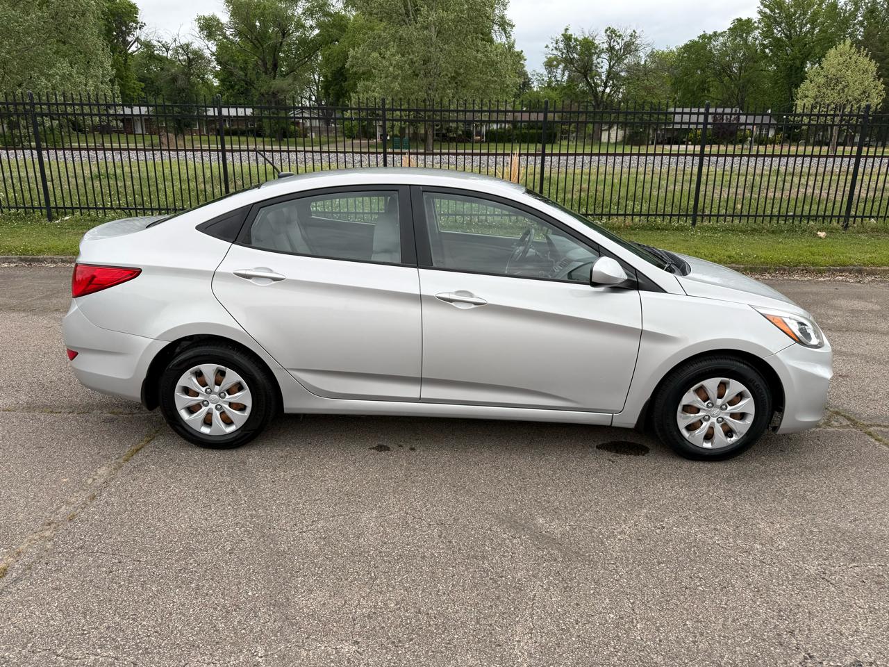 Hyundai Accent GLS 4-Door 6A 2015