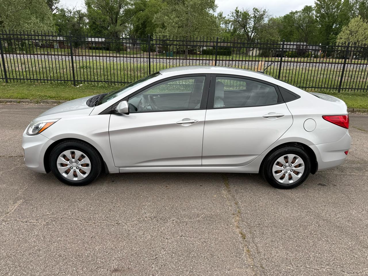 Hyundai Accent GLS 4-Door 6A 2015