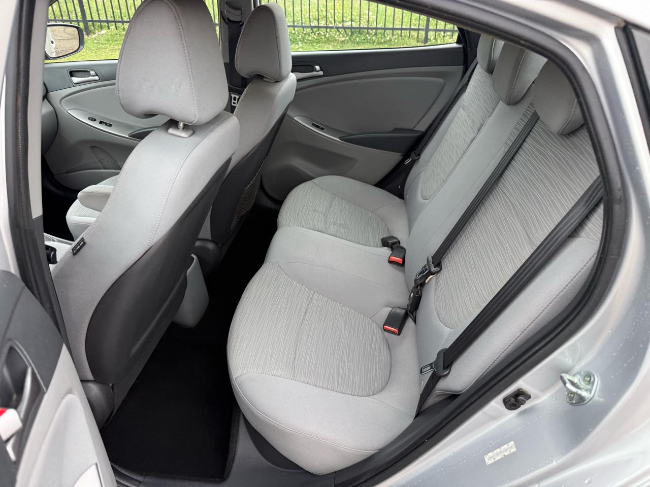 Hyundai Accent GLS 4-Door 6A 2015