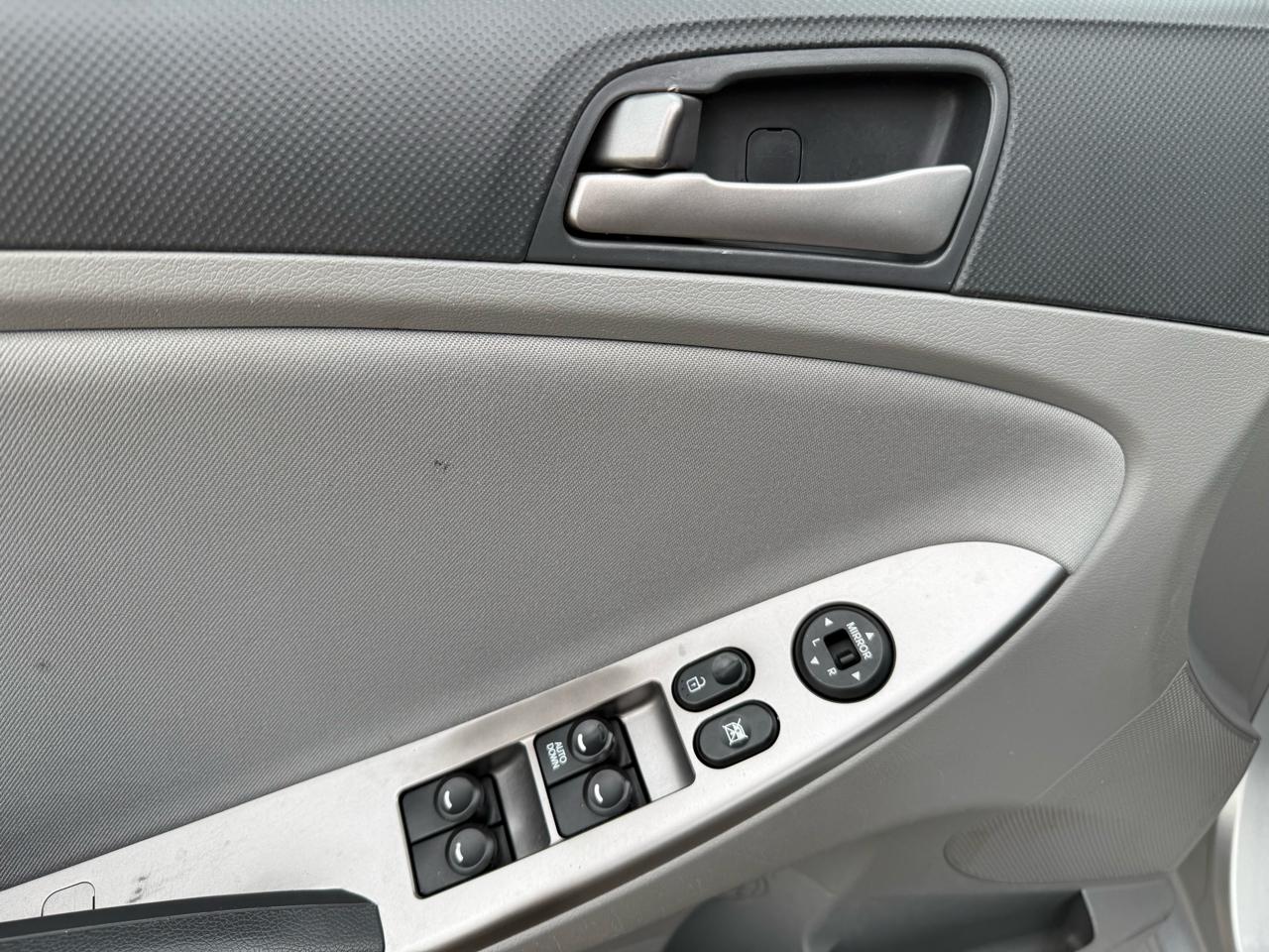 Hyundai Accent GLS 4-Door 6A 2015