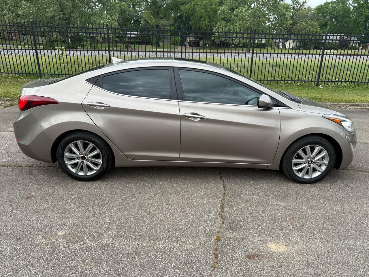 Hyundai Elantra SE 6AT 2015