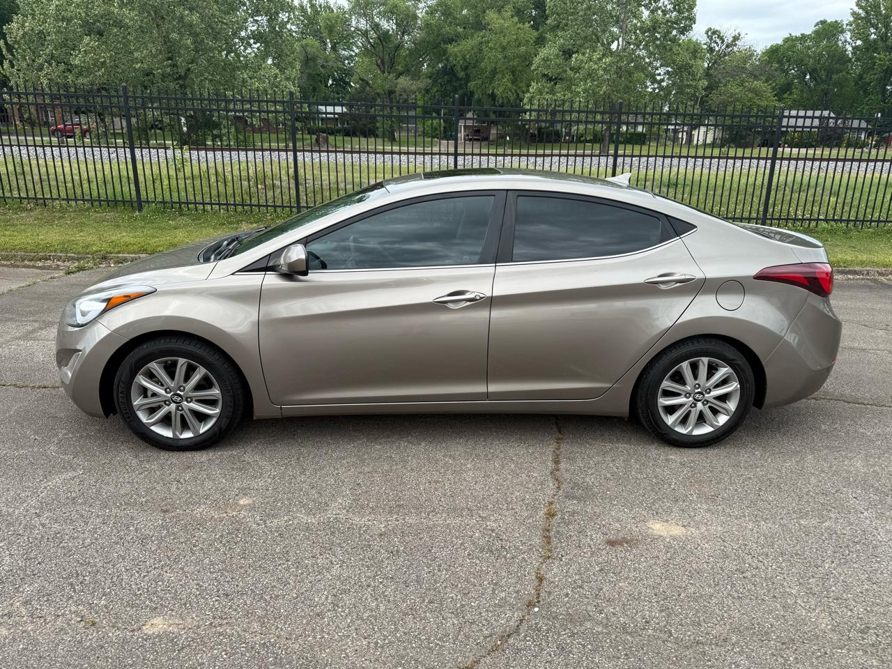 Hyundai Elantra SE 6AT 2015