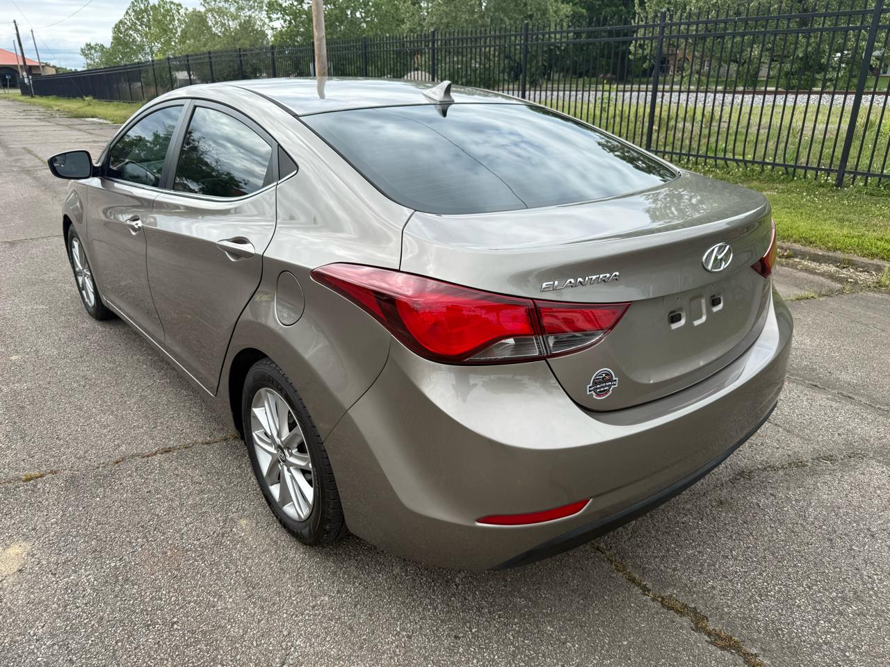 Hyundai Elantra SE 6AT 2015