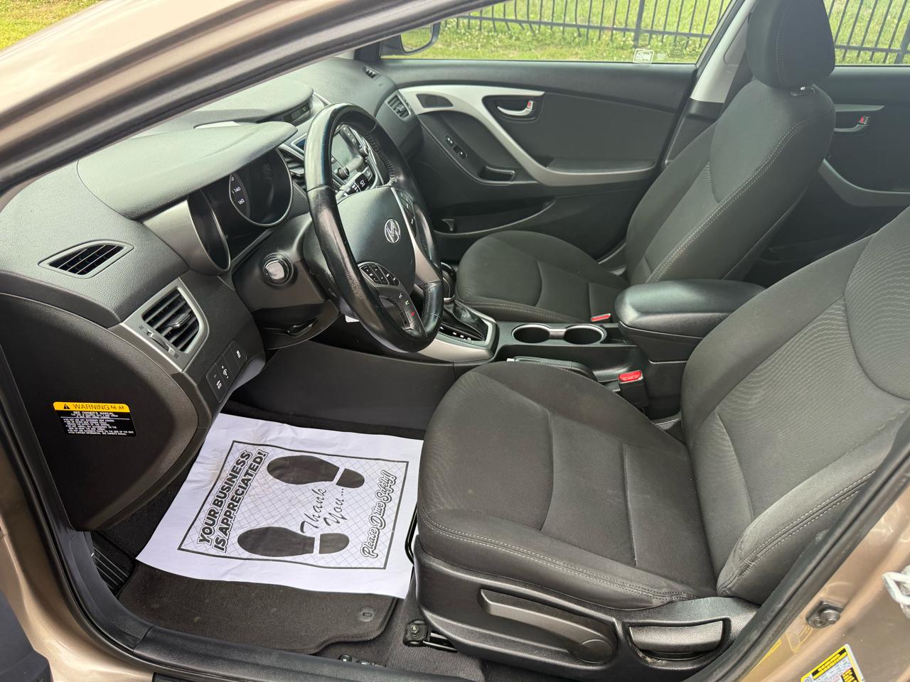 Hyundai Elantra SE 6AT 2015