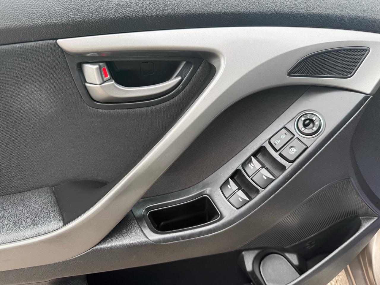 Hyundai Elantra SE 6AT 2015