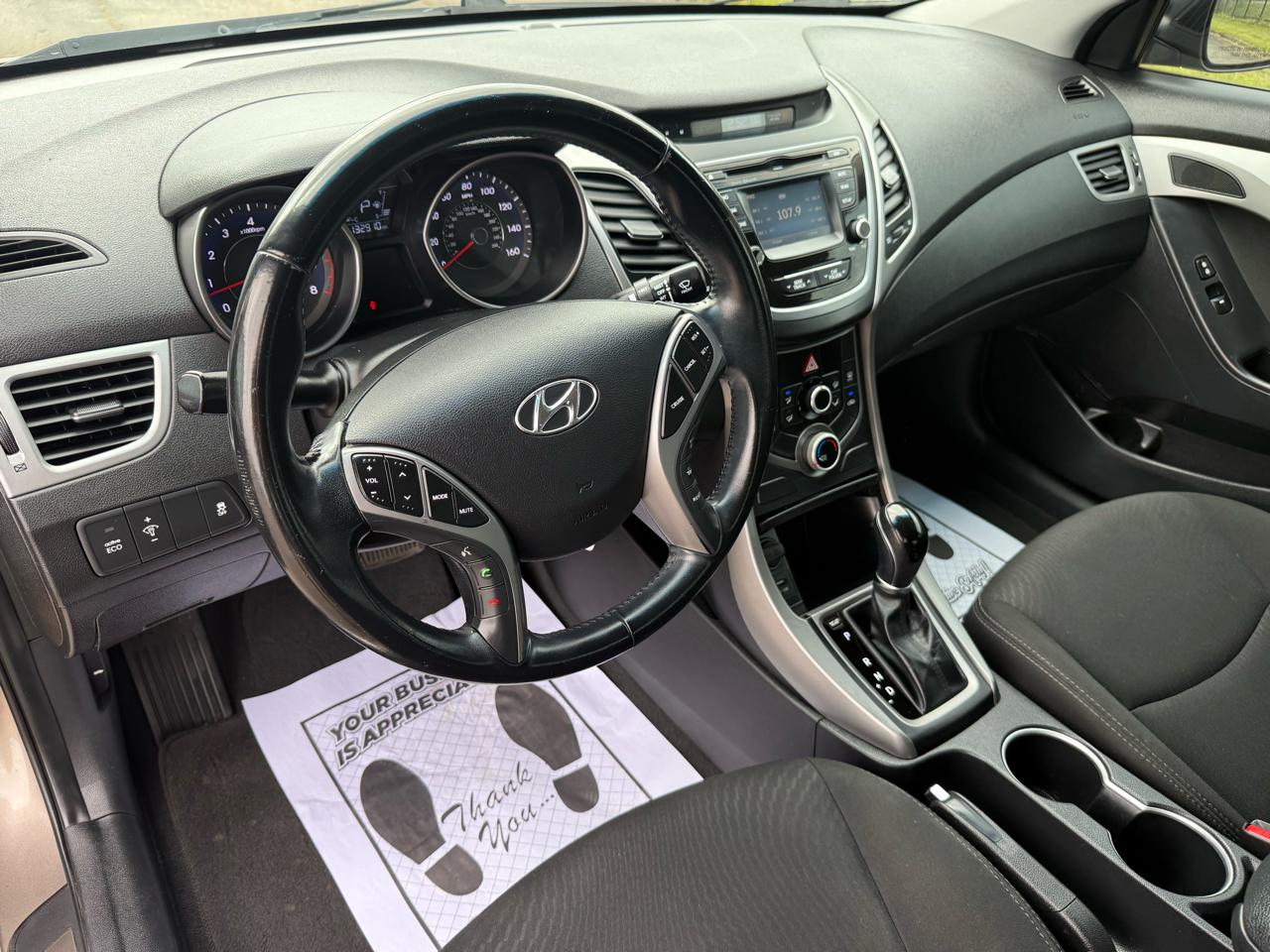 Hyundai Elantra SE 6AT 2015