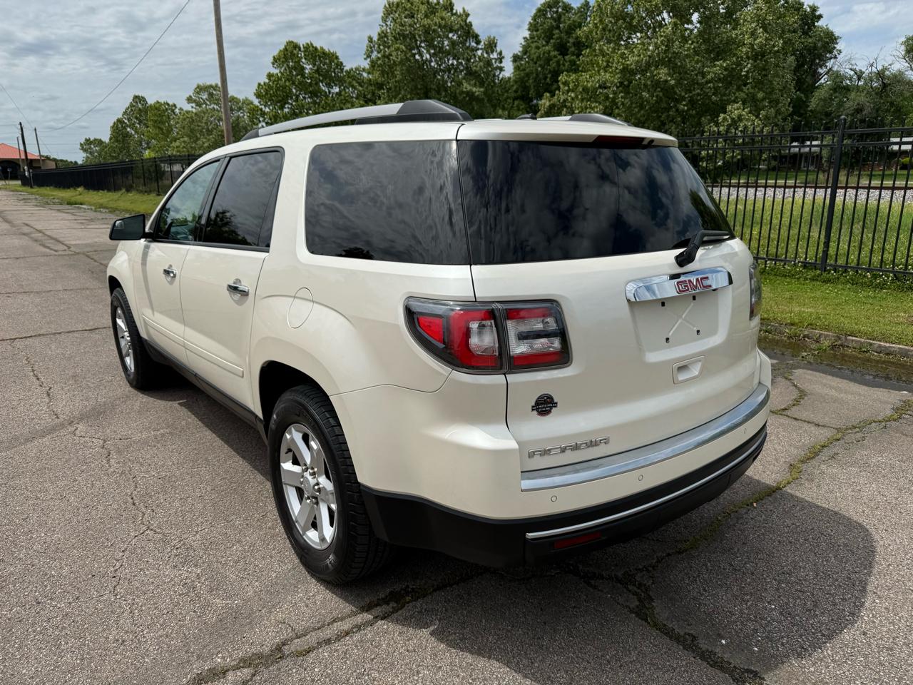 GMC Acadia SLE-2 FWD 2015