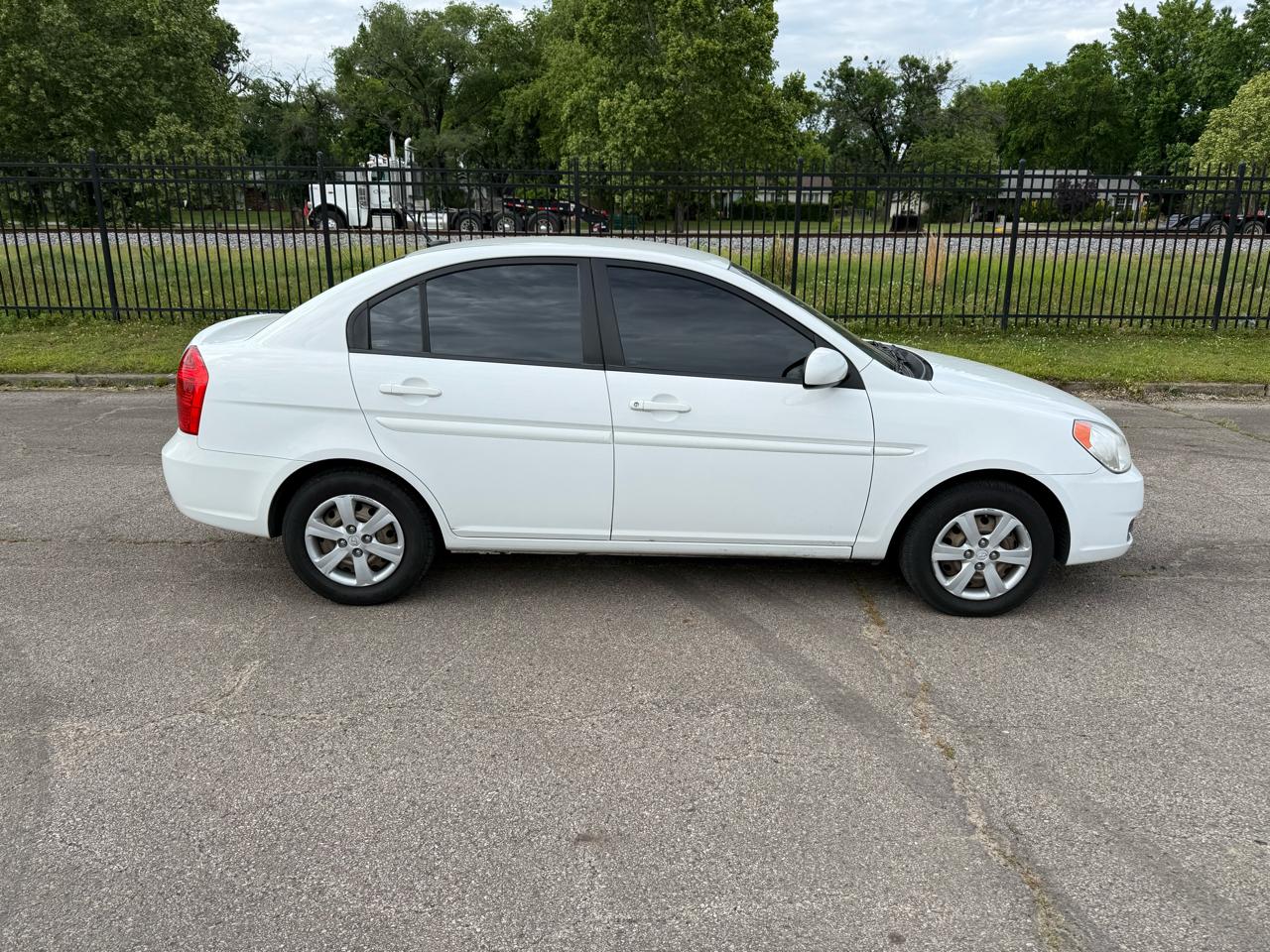 Hyundai Accent GLS 4-Door 2011