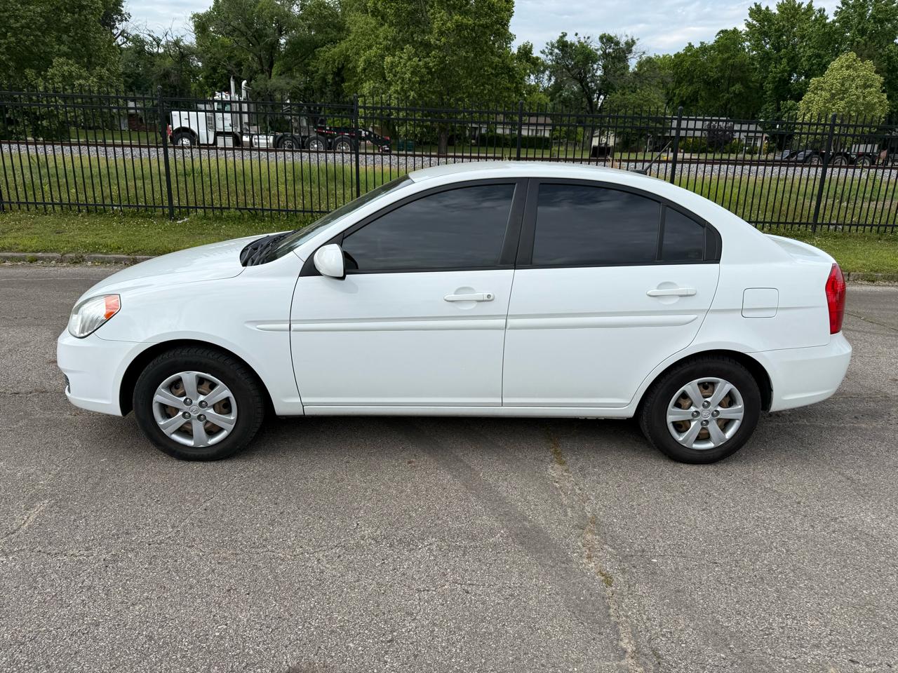 Hyundai Accent GLS 4-Door 2011