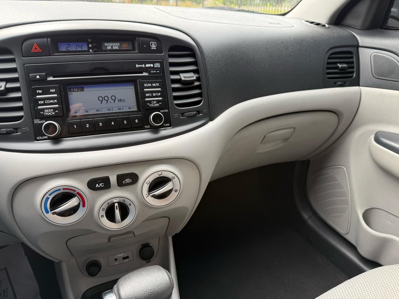 Hyundai Accent GLS 4-Door 2011