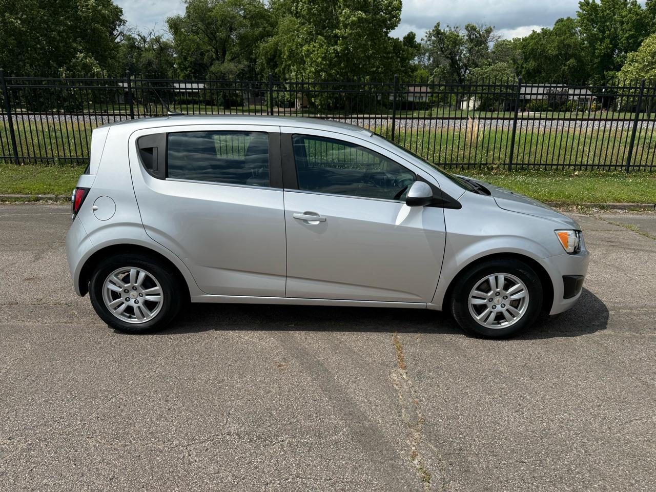 Chevrolet Sonic 2LT 5-Door 2012