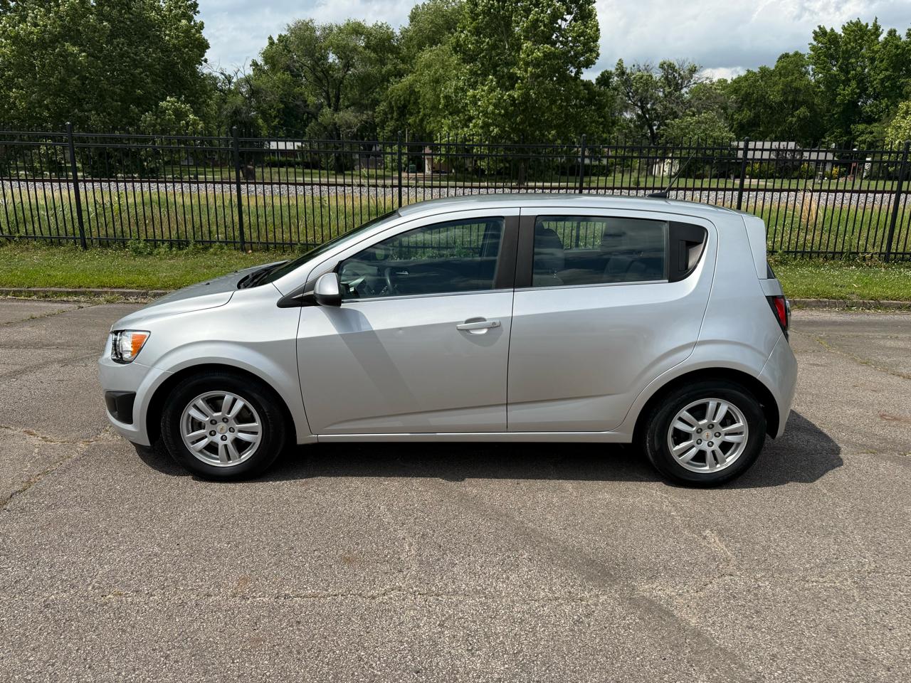 Chevrolet Sonic 2LT 5-Door 2012