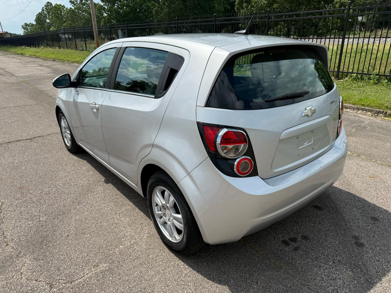 Chevrolet Sonic 2LT 5-Door 2012
